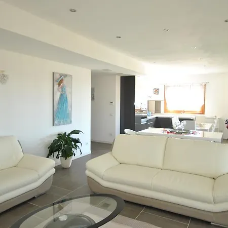 Luxury Penthouse, 올비아
