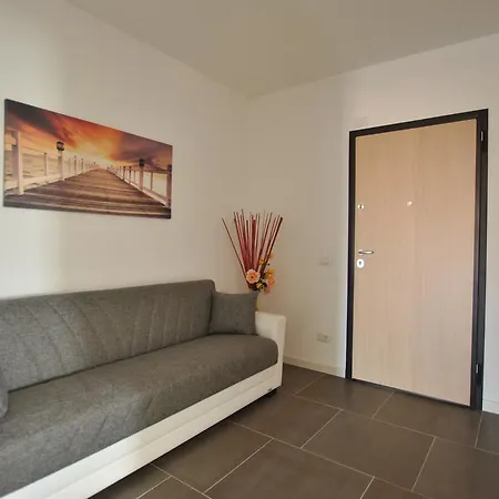 Luxury Penthouse, * 올비아