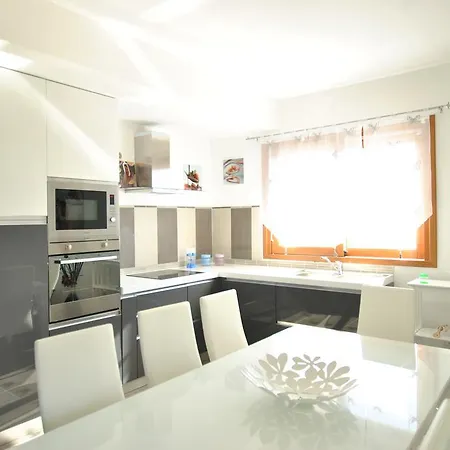 Luxury Penthouse, דירה אולביה